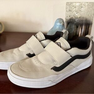Vans Kyle Walker Men’s 9.5 / Women’s 11 - Black and White